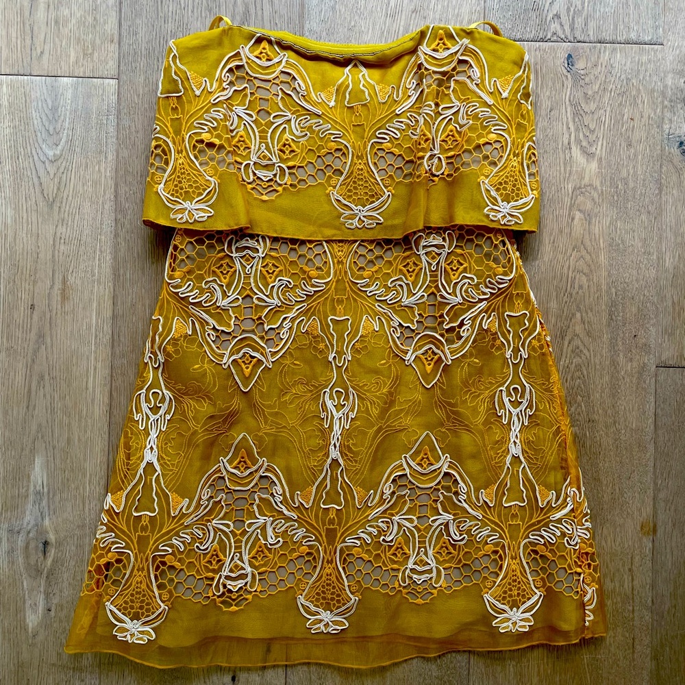 BCBG MAXAZRIA Runway
Samantha dress
Size 0